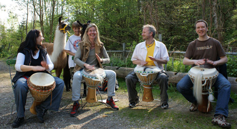 Trommler und Lamas im Mangfall-Tal